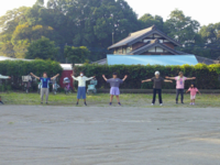 東宮下小の子ども達も地域の方と一緒に取り組んでいます。