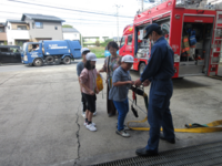 ホースの先端を一人ひとり持つことが出来ました。